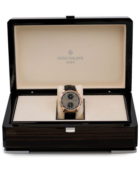 Patek Philippe Complications 5235/50R-001